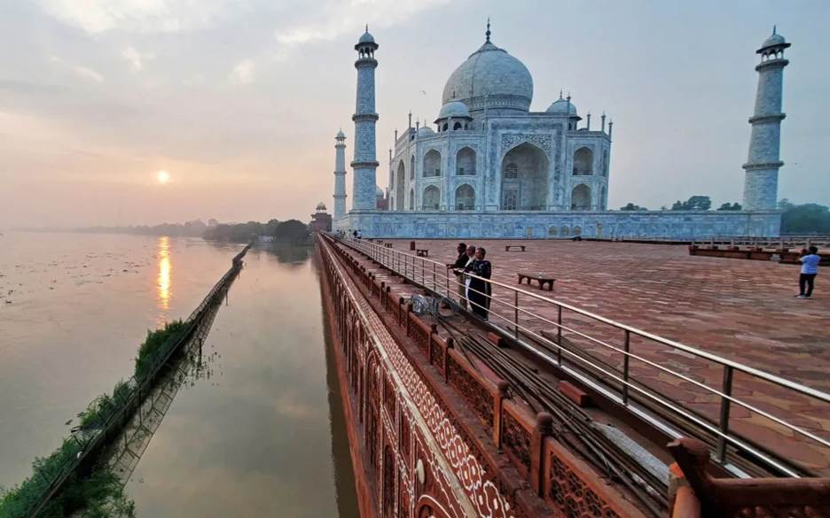 One of the Taj Mahal's gardens was submerged by the flooding