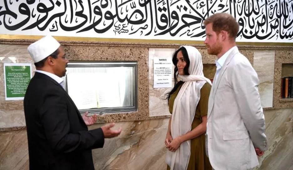 Meghan, Duchess of Sussex visits Auwal Mosque on Heritage Day with Prince Harry, Duke of Sussex during their royal tour of South Africa on September 24, 2019 in Cape Town, South Africa