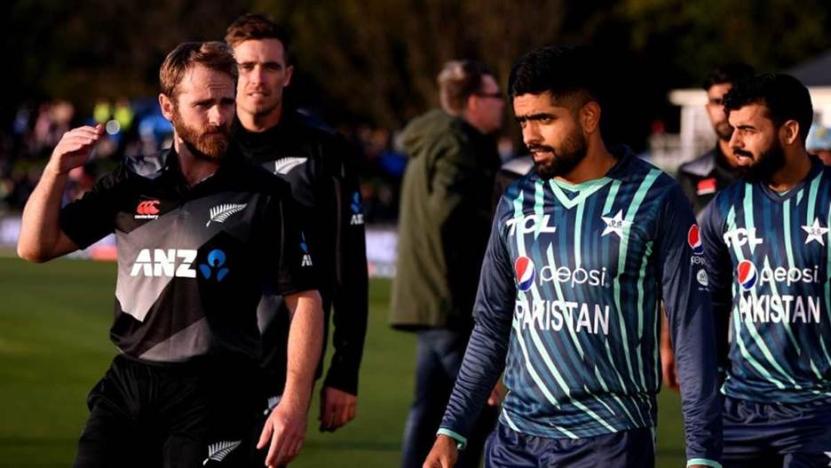 Babar Azam, Tim Southee, Kane Williamson and Shadab Khan walk out for the second T20I of the tri-nation series, New Zealand v Pakistan, Christchurch, October 8, 2022