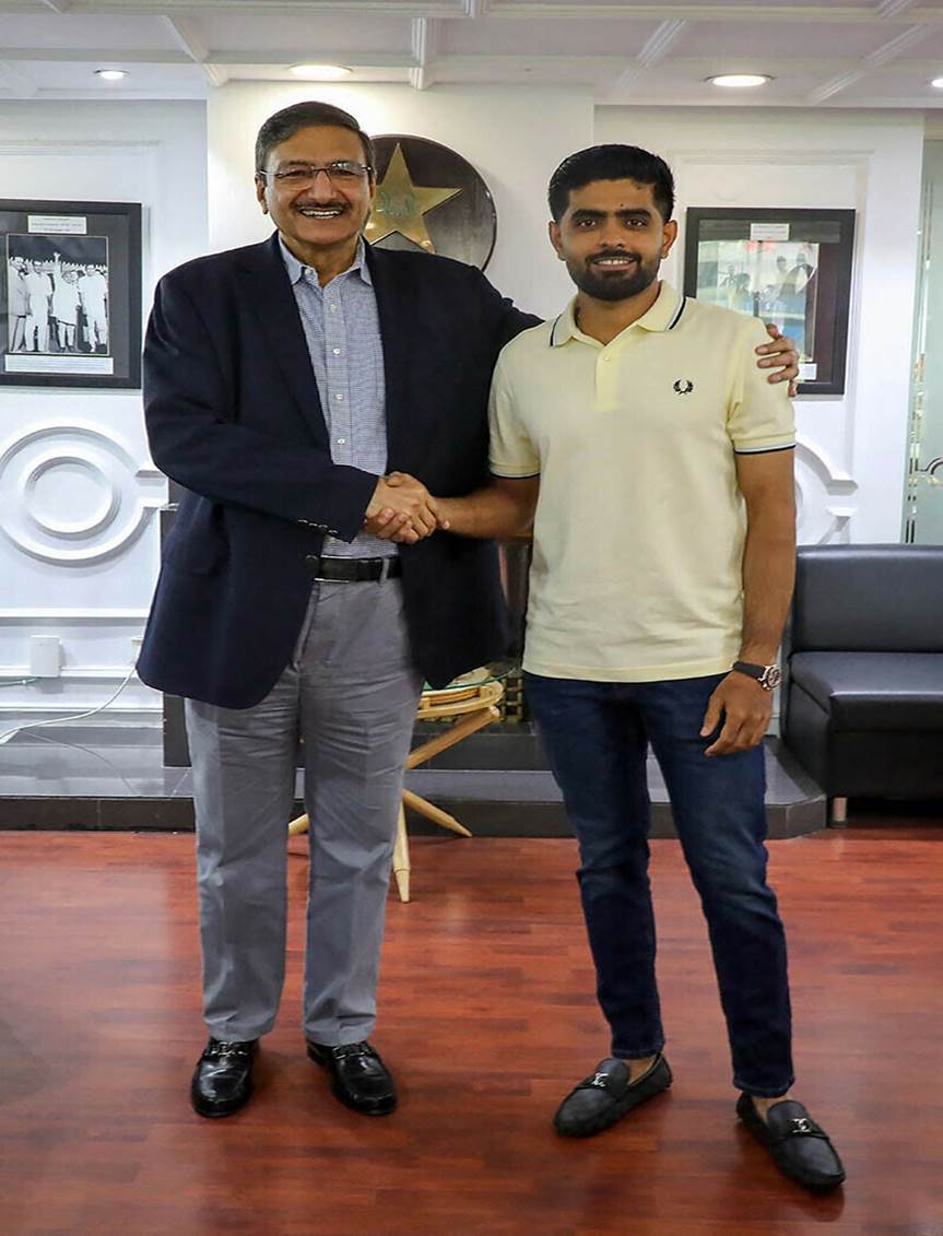  PCB chief Zaka Ashraf (L) shakes hands with Babar Azam during a meeting at the PCB headquarters in Lahore.—AFP /PCB
