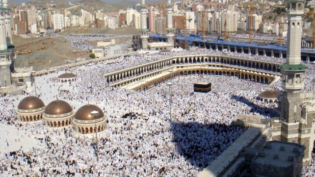 A large crowd of people in a city  Description automatically generated with low confidence