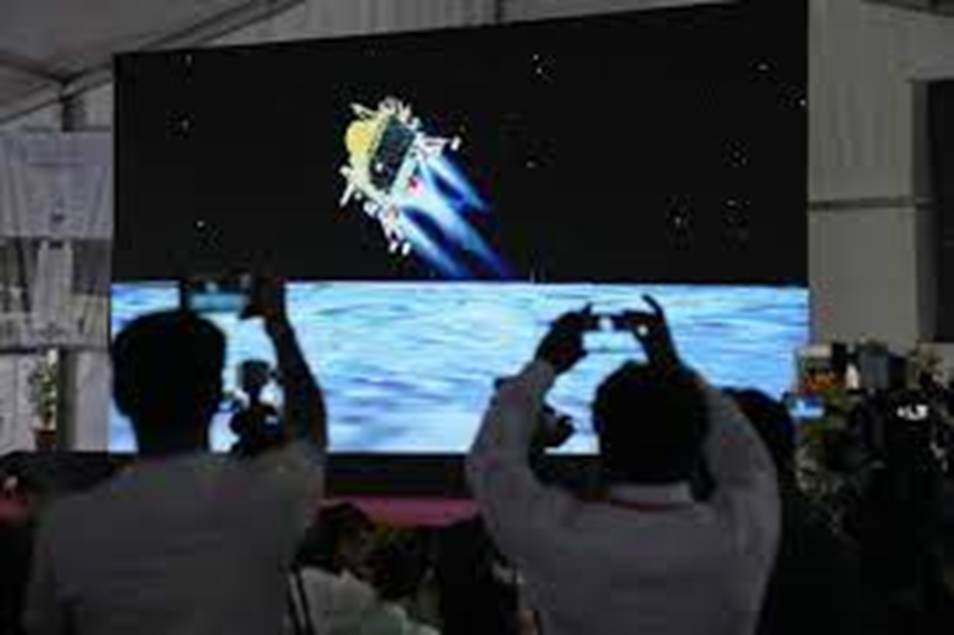 India becomes 4th country to land spacecraft on the moon - Los Angeles Times