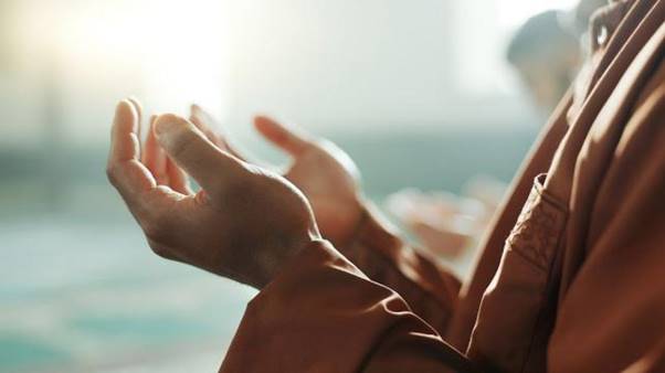 Close-up of hands clapping Description automatically generated