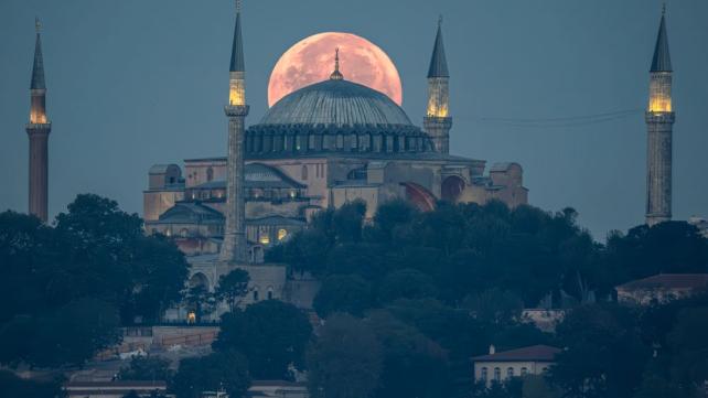 A full moon over Hagia Sophia Description automatically generated