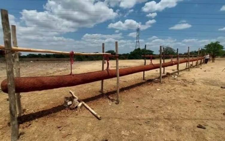Long shot of a pipe Description automatically generated
