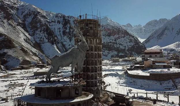 The picture shared on November 23, 2025, shows giant Markhoor sculpture on a hotel building in Kaghan. (Shahdawood Batakundi)