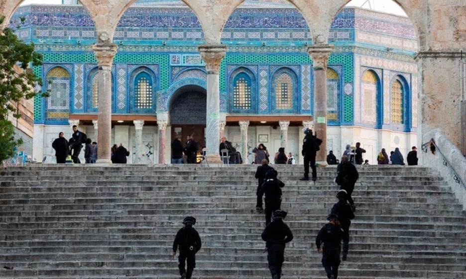 <p>Israeli security forces take position at the Al-Aqsa compound on April 5. — Reuters</p>