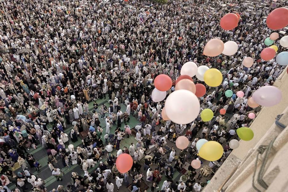 Balloons are distributed, marking the end of Ramadan
