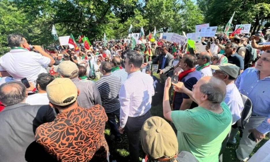 <p>This image shows shared by the PTI on May 22 shows a protesters gathered in Lafayette Square, in front of the White House in Washington D.C. — Photo courtesy: Twitter</p>