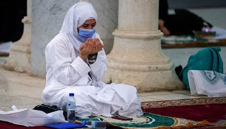 A female pilgrim prays at Namira Mosque on Arafat Day during Hajj 2020. — AFP