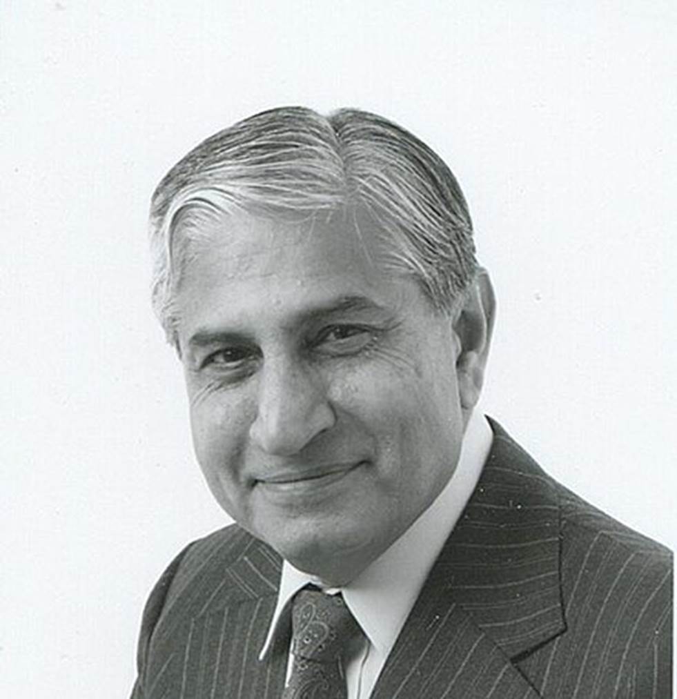 A person in a suit and tie Description automatically generated with medium confidence
