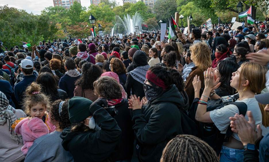 Supporters of both Palestine and Israel face off in dueling protests at Washington Square Park on October 17, 2023 in New York City.—AFP