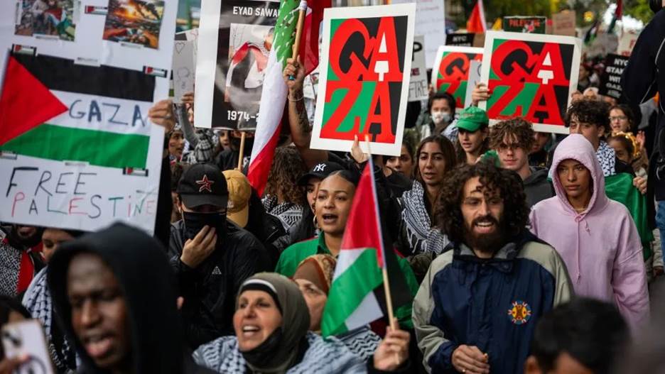Supporters of Palestine hold a rally in the Bay Ridge neighborhood on October 21, 2023. - Spencer Platt/Getty Images