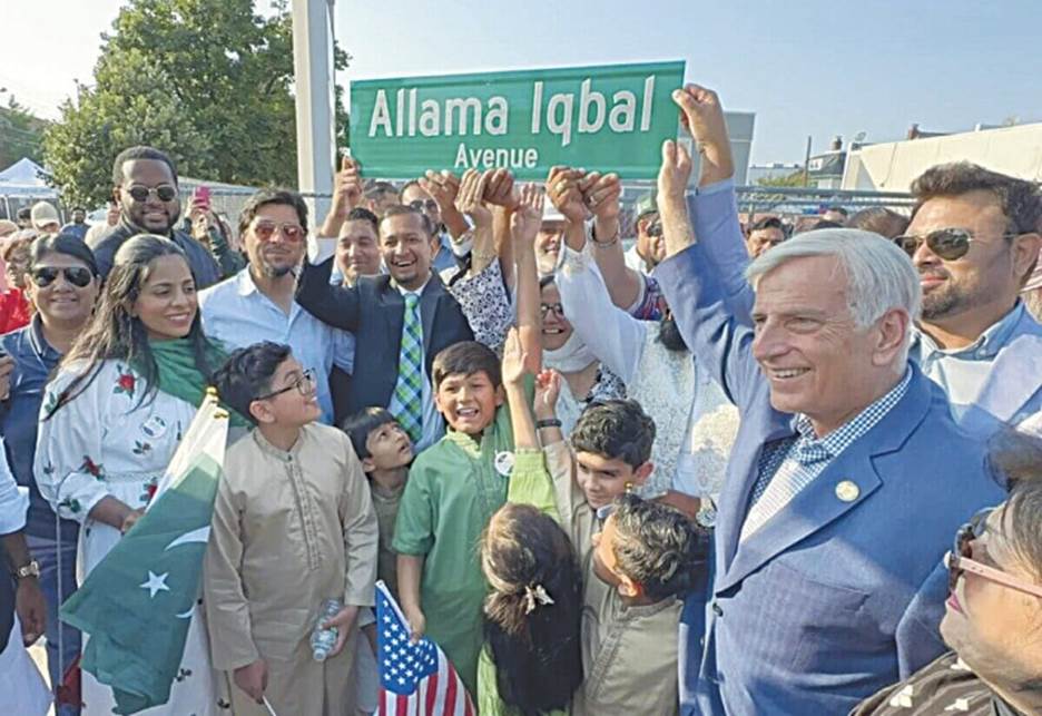  New York State Assemblyman David Weprin joins the Pakistani-American community in celebrating the renaming of a street in Long Island as Allama Iqbal Avenue.—Courtesy Moviz Siddiqui 
