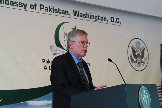 A person standing at a podium Description automatically generated