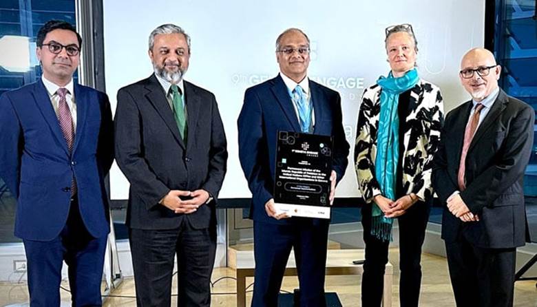 Pakistans Permanent Ambassador to UN Bilal Ahmad (centre) receiving the award at the 9th International Geneva Engage Awards in Geneva, Switzerland on February 1, 2024. — X/@PakUN_Geneva