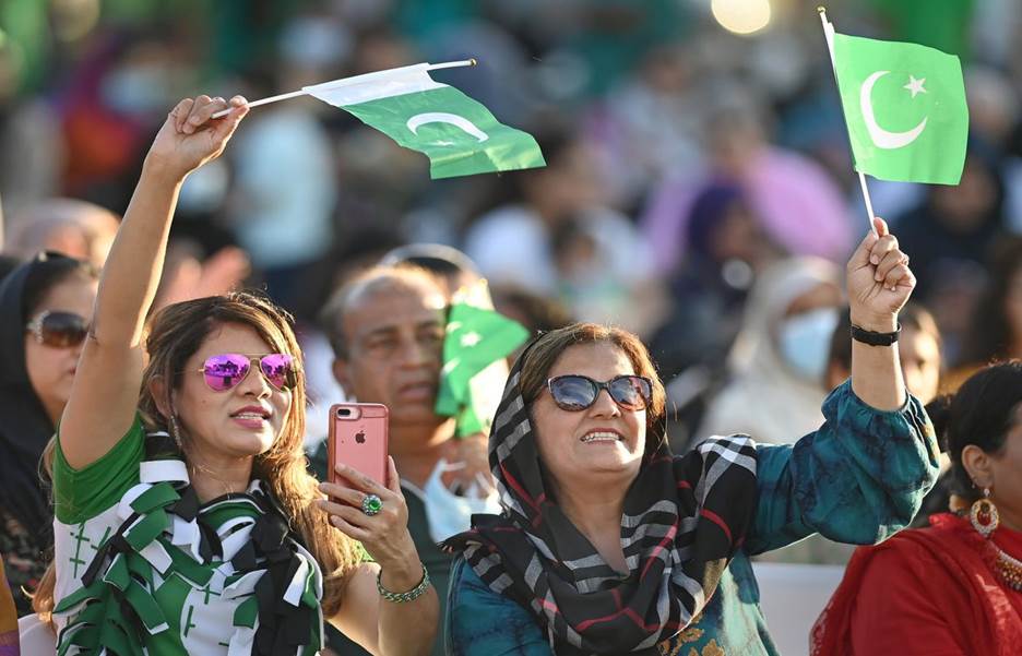 Festival celebrating Pakistani culture draws crowds in Park Ridge - Chicago Tribune