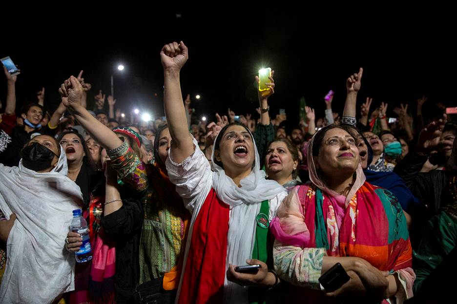 Supporters of Prime Minister Imran Khan rally in Islamabad, Pakistan, on Monday night, April 4, 2022. (Saiyna Bashir/The New York Times)