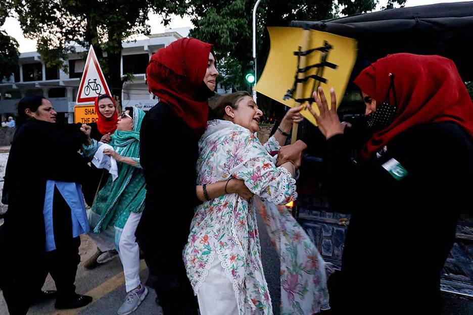 A group of people holding signs  Description automatically generated with low confidence