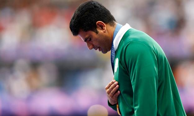 Header image: Pakistan’s Olympics gold medallist Arshad Nadeem (centre) poses on the podium at the Stade de France, Saint-Denis, France on Aug 9, 2024.— AFP