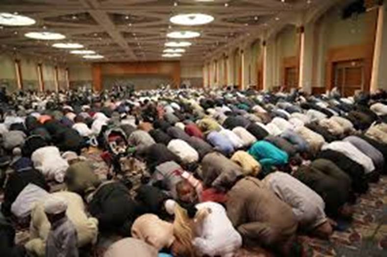 Photo Essay: Thousands attend 2023 Eid prayer service at Wisconsin Center | Wisconsin Muslim Journal