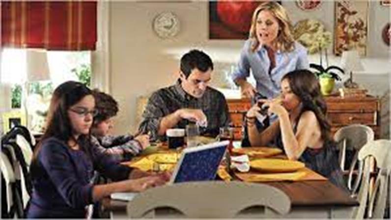 What 'Modern Family' Says About Modern Families - This Life - The New York Times