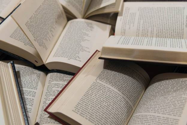 The Intricate Distinctions Between Eastern and Western Literature – The Villager