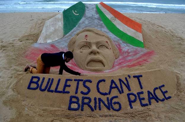 INDIA-KASHMIR-PAKISTAN-UNREST-SAND SCULPTURE