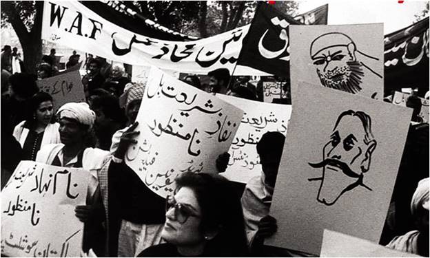 A group of people holding signs  AI-generated content may be incorrect.