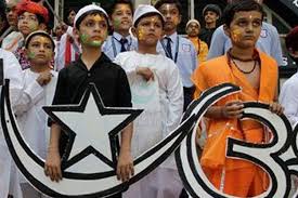 Hindu and Muslim children show ...